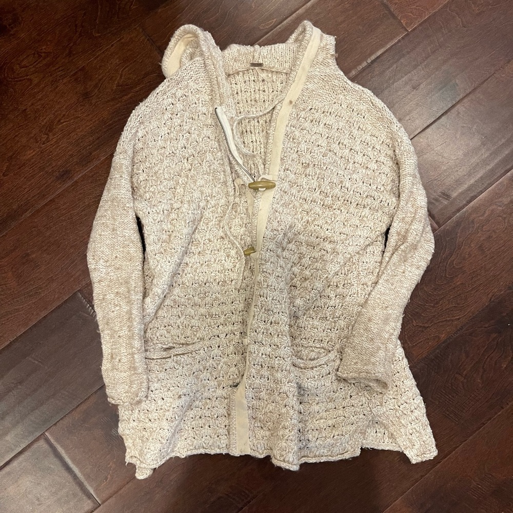 Free People. Excellent condition, Cozy Beige Knit Sweater